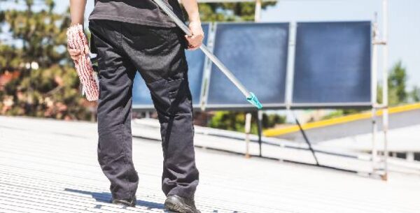 Kako Pravilno Čistiti i Održavati Solarne Panele