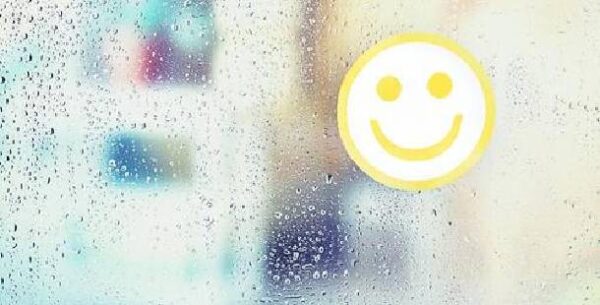 Kako Skinuti Lepak sa Stakla Brzo i Lako?