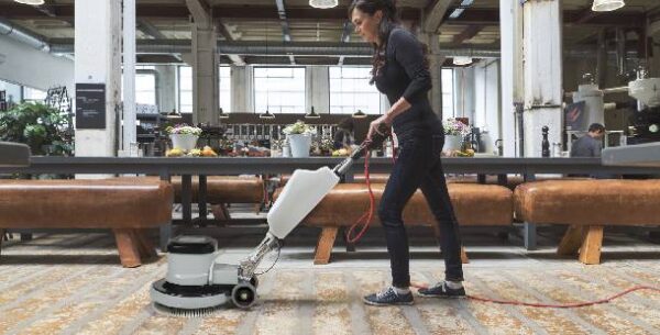 Rešenje za Osetljive Podne Površine u Industriji i Kako ih Očistiti