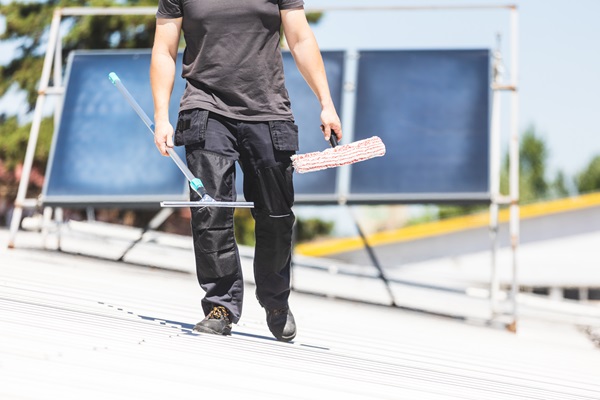 Profesionalno Pranje Prozora i Čišćenje Površina na Visini