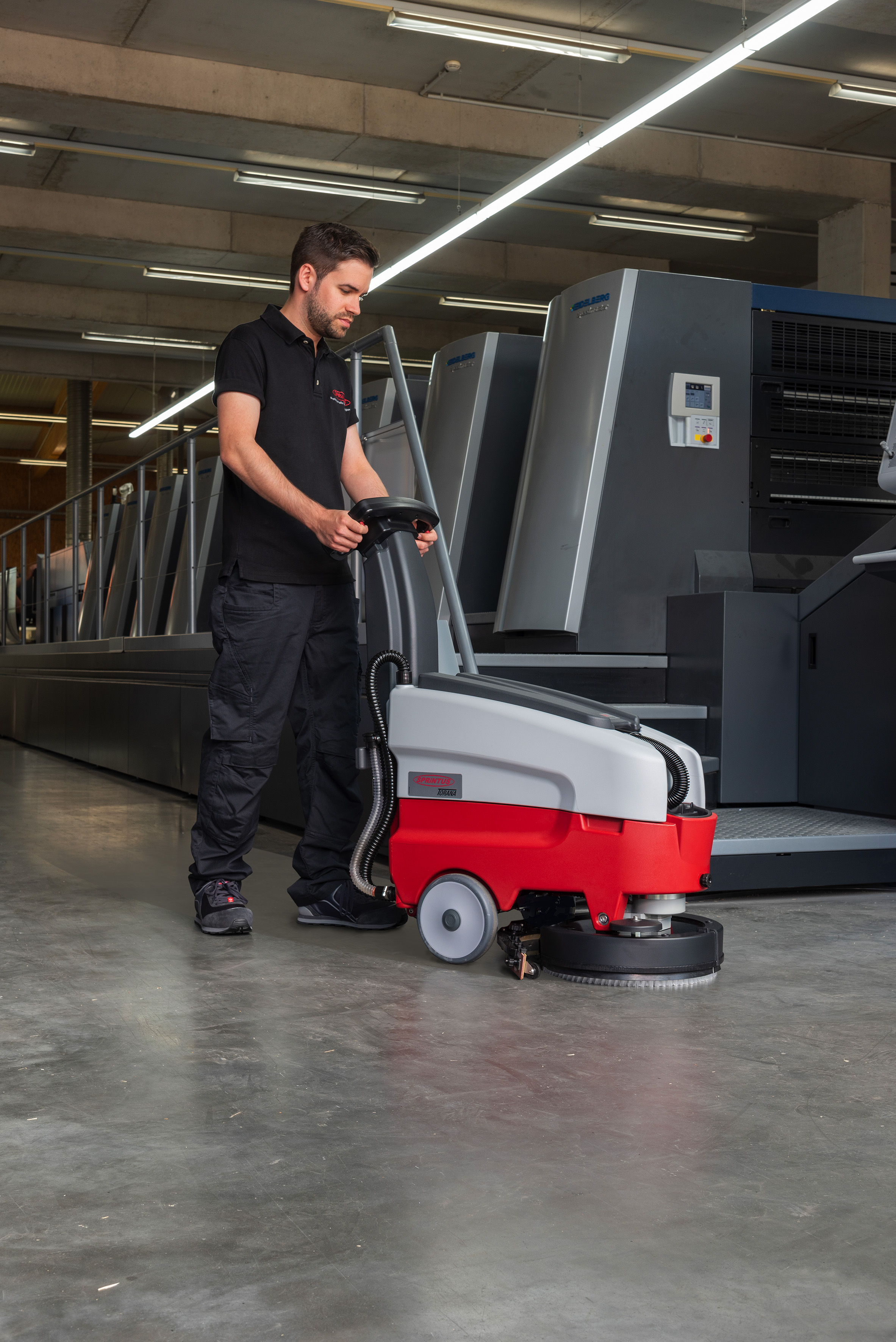 Umanjena slika proizvoda Mašina za čišćenje tvrdih podnih obloga Torana