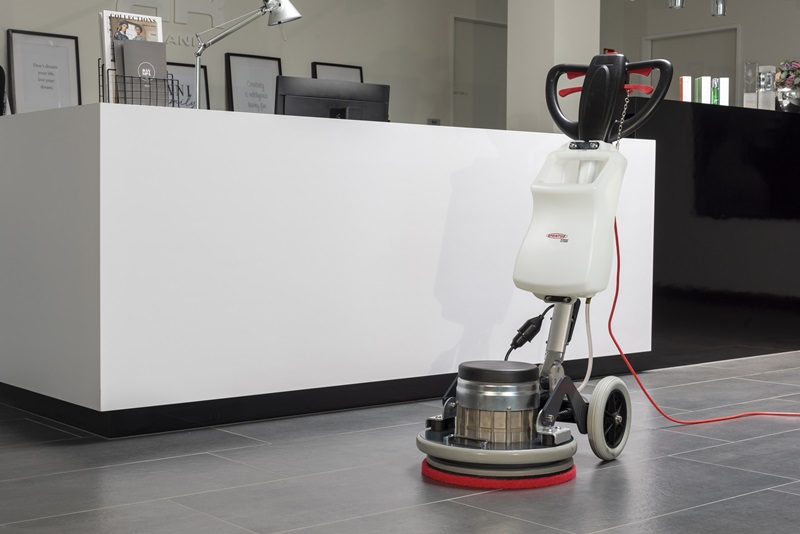 Umanjena slika proizvoda Orbitalna mašina za pranje podova Titan